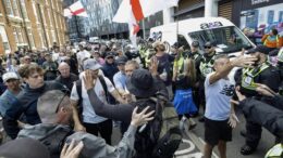Migranti, nuove manifestazioni a Portsmouth: “L’immigrazione clandestina deve finire”
