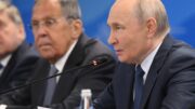 Russia, Putin: “Nessun attacco all’Ue”. Lavrov ribalta la minaccia: “Guerra breve se Europa ci colpisce”