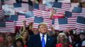 Trump, comizio show di due ore a Dallas: “5mila dollari a ogni americano se i Repubblicani vincono i midterm”