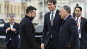 Ucraina-Russia, Zelensky al tavolo con gli inviati di Trump: “Guerra continuerà”