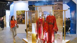 I turisti diventano attori di fiction nella “Hollywood cinese” di Hengdian