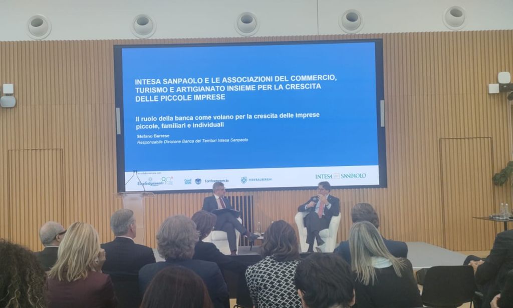 Intesa Sanpaolo, piano da 20 mld per la crescita di piccole imprese e territori Intesa Sanpaolo, piano da 20 mld per la crescita di piccole imprese e territori