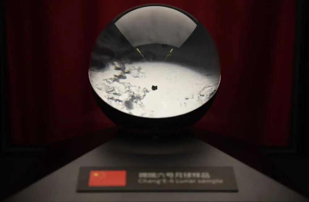Campioni delle due facce della Luna in mostra al 16esimo Airshow China Campioni delle due facce della Luna in mostra al 16esimo Airshow China