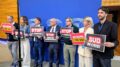 Carburanti: photo action eurodeputati M5s al Pe, ‘Ue intervenga’