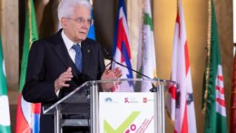 IA, Mattarella “Frenare competizione esasperata tra pochi soggetti”