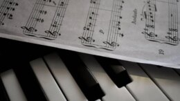 Musica, novembre dedicato a compositori e interpreti spagnoli su Tivusat