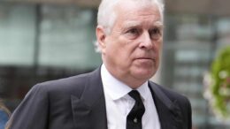 Caso Epstein, la polizia ammette: “Perquisizioni illegittime a casa dell’ex principe Andrea”