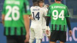 Due gol convalidati dopo check del Var e un rosso: caos in Sassuolo-Lazio