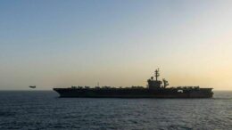 Iran, tre petroliere in fiamme nello Stretto di Hormuz dopo l’urto con mine
