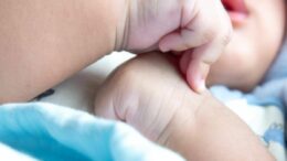 Manovra, arriva il salvadanaio per neonati: 100 euro ogni anno fino a 18 anni