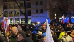 Polonia, sospeso presidente della Corte Costituzionale: polizia schierata attorno all’edificio