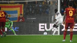 Roma-Cagliari, mano di Pisilli e calcio di rigore per i sardi