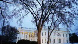 Tv americane sospendono copertura Trump, Dipartimento di Giustizia: “E’ boicottaggio, possibile violazione leggi antitrust”. Aperta indagine