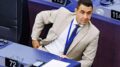 Ucraina, Vannacci contro Zelensky: “Ricatta l’Europa e vuole 70 miliardi”