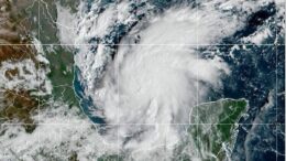 Uragano Isaias, cresce l’allerta negli Usa: evacuazioni e scuole chiuse in Florida e Alabama