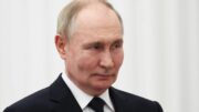Mosca, droni ucraini contro aeroporti impediscono l’atterraggio di Putin