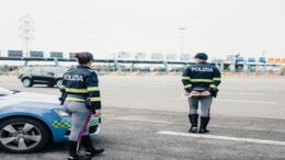 Al casello di Vicenza ovest, dopo breve inseguimento, pattuglia della Polstrada di Padova blocca autovettura che procedeva in autostrada in modo anomalo.