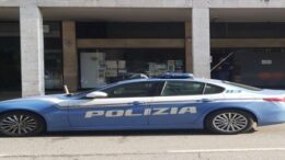 La Polizia di Stato rintraccia ed arresta in esecuzione ad ordinanza che dispone la custodia cautelare in carcere per tentato omicidio un 20enne cittadino egiziano, richiedente asilo, con precedenti per reati in materia di stupefacenti e contro la persona