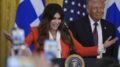 Usa, ex moglie di Newsom, ex di Trump jr e collega rivale di Harris: ecco chi è la ‘silurata’ Guilfoyle