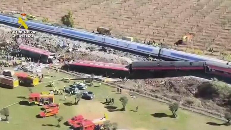 Scontro treni in Spagna, le immagini dall’alto dell’incidente a Toledo