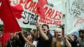 Spagna, bocciati i decreti sulla casa di Sanchez: proteste davanti al Congresso. Ipotesi elezioni anticipate