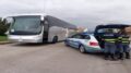 I controlli della Polizia Stradale sull’efficienza e la sicurezza del trasporto sui pullman in partenza per il viaggio d’istruzione a Selvazzano Dentro. L’applauso di alunni ed insegnanti.