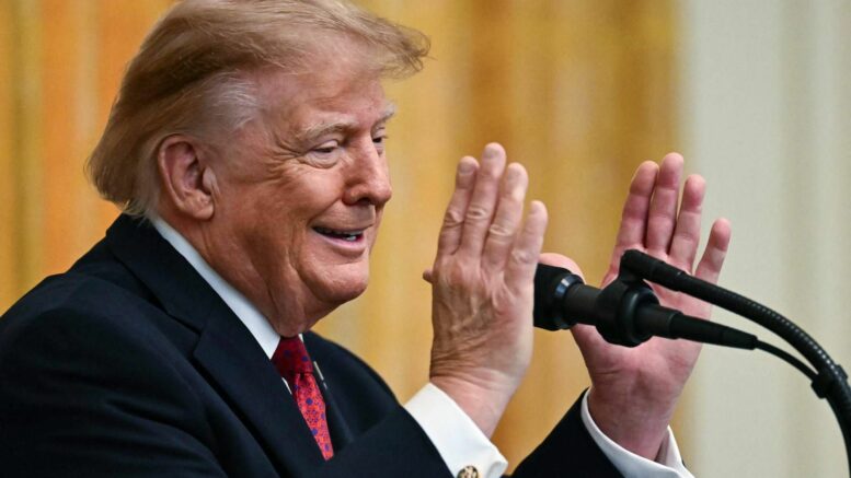 Trump: “Islam si vuole prendere la Francia, proteste non riguardano scuola”